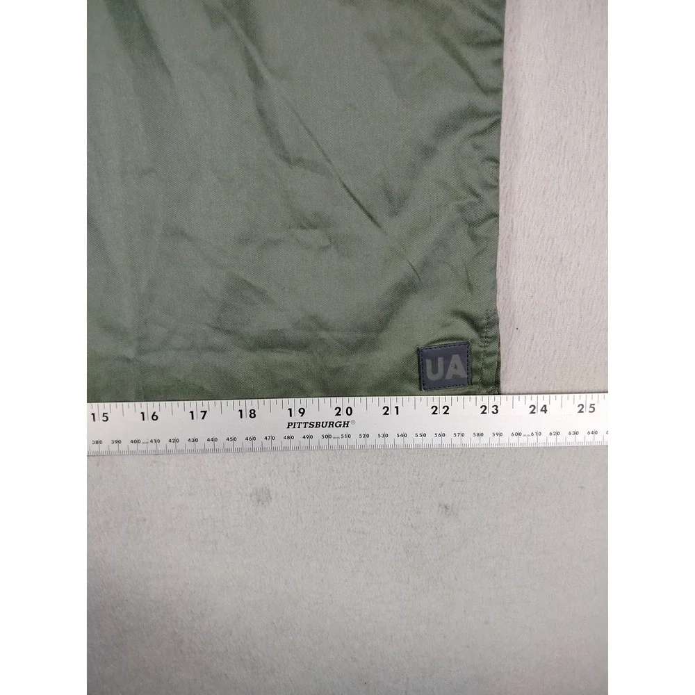 UA Butter-Soft Scrub Top Mens Medium Green V Neck Texas Health Hospital Nurse ER